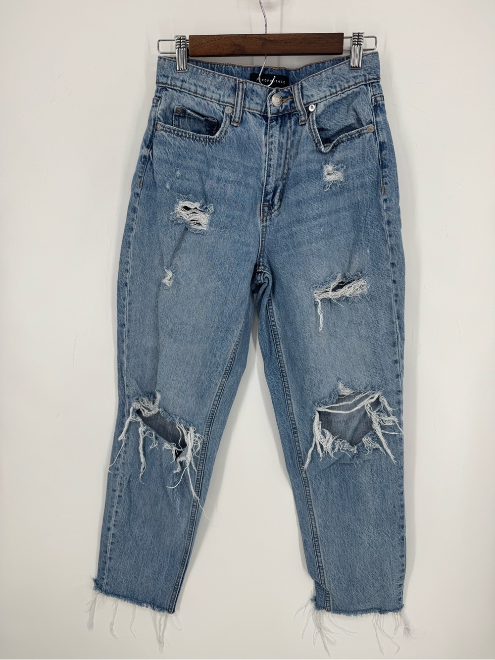Aeropostale Slim & Thick Curvy Mom Jean Lightwash Distressed Denim Size 2